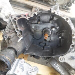 Cutie de viteze 5 trepte RENAULT 19 1.4 benzina 80 cp motorizare E6J700 cod JB1070 Cutie de viteze 5 trepte RENAULT 19 1.4 benzina 80 cp motorizare E6J700 cod JB1070