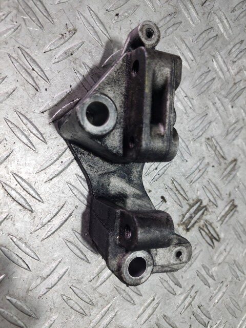 Suport motor Renault Trafic 2.5 DCI an 2006 cod G9U730 cod 8200140428