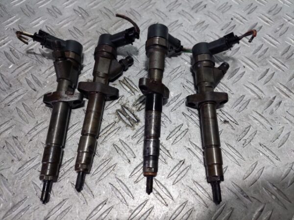 Injector Renault Trafic 2.5 DCI an 2006 cod G9U730 cod 0445110087 8200101135 Injector Renault Trafic 2.5 DCI an 2006 cod G9U730 cod 0445110087 8200101135