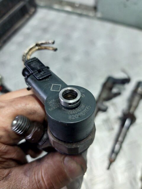 20260813_164605 Injector Renault Trafic 2.5 DCI an 2006 cod G9U730 cod 0445110087 8200101135