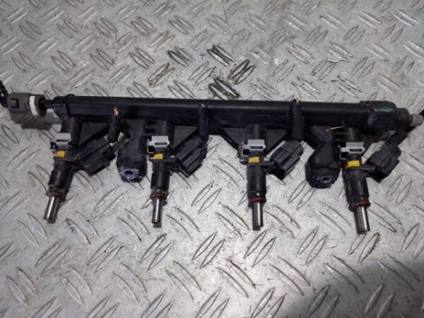 Rampa injectoare completa Peugeot 308 1.4 VTI 16V 95 CP motorizare 8FS cod V757564580