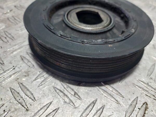 Fulie vibrochen Mercedes C-Class W205 1.6 CDI motorizare R9MA500 cod 123032762R