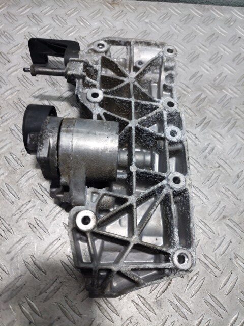 Suport accesorii BMW Seria 1 F20 2.0D motorizare N47D20C cod 8506863-05