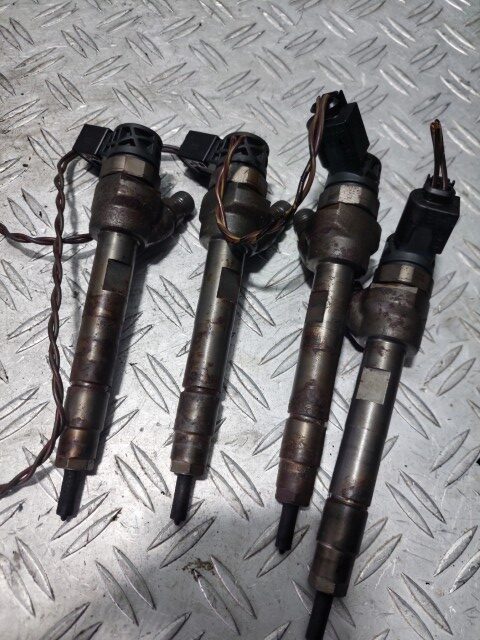 Injector BMW Seria 1 F20 2.0D motorizare N47D20C cod 7810702-02 0445110480 Injector BMW Seria 1 F20 2.0D motorizare N47D20C cod 7810702-02 0445110480